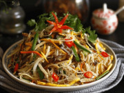 Bếp Eva - Xào miến, đầu bếp mách 3 mẹo này, xào bao nhiêu lần cũng vẫn tơi ngon, mềm thơm không dính bết vào nhau