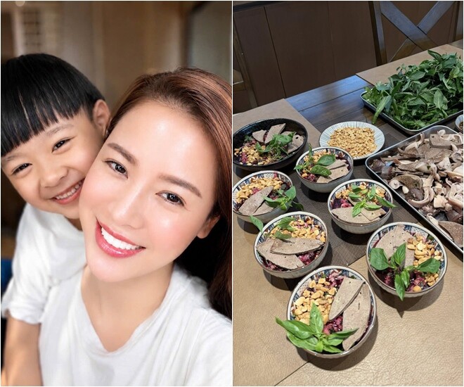Thành phẩm bát tiết canh củ dền sau khi đông lại được Quế Vân trang trí đẹp mắt với những lát gan luộc bản to, lạc rang đập dập và lá húng quế xanh mướt. Món ăn có màu sắc đỏ tươi bắt mắt không khác gì phiên bản truyền thống nhưng lại vô cùng thanh mát.