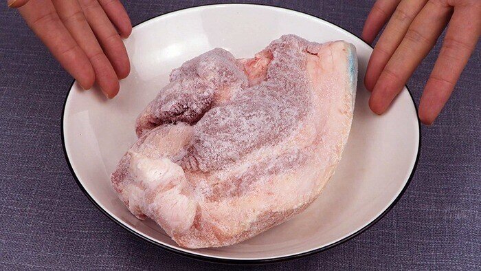 Rã đông thịt lợn đừng cho vào ngâm nước, làm 2 cách này vừa nhanh mà thịt vẫn tươi ngon như vừa mới mua - 2