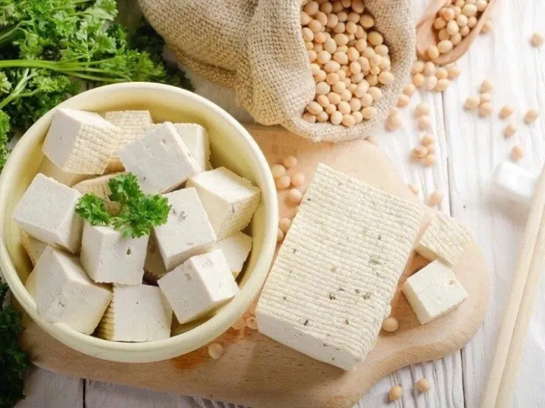 Đậu phụ là nguyên liệu rẻ tiền nhưng rất bổ dưỡng.