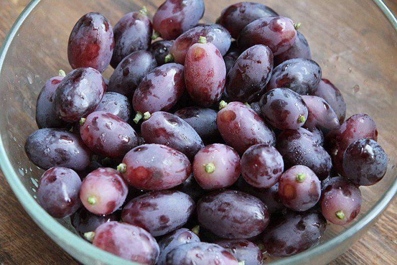 Rửa nho chỉ với nước chẳng khác gì ăn trứng côn trùng, làm kiểu này ăn cả vỏ cũng chẳng phải lo - 3