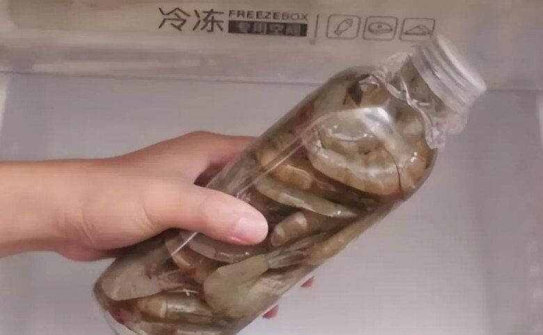 Tôm tươi mua về đừng cho vào tủ lạnh, cứ làm theo 3 cách này để cả năm tôm vẫn tươi ngon, chắc thịt - 2
