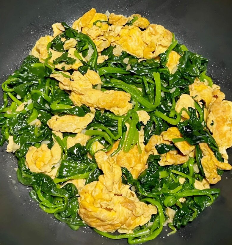 Trứng đem nấu với loại rau bán đầy chợ nhưng vitamin K gấp 60 lần trứng vịt, được món dân dã mà ngon bổ - 3