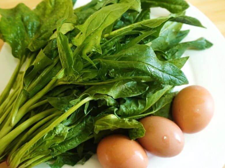 Trứng đem nấu với loại rau bán đầy chợ nhưng vitamin K gấp 60 lần trứng vịt, được món dân dã mà ngon bổ - 1