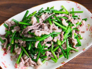 Bếp Eva - Loại lá mệnh danh là "rau của thận", lại còn tốt cho gan, đem xào với thịt được món ngon bổ rẻ