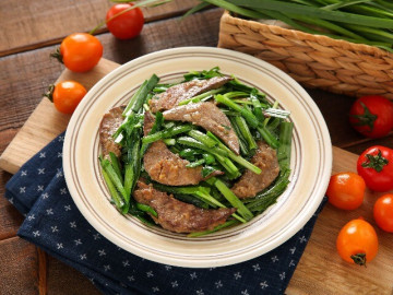 Loại lá mệnh danh là rau của thận, lại còn tốt cho gan, đem xào thế này vừa ngon lại còn bổ máu