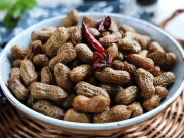 Luộc lạc chỉ cho nước lã là quá thiếu kinh nghiệm, thêm 2 bước này củ nào cũng thơm bùi, siêu ngon