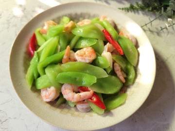 Cây này tưởng chỉ ăn lá, ai ngờ thân cũng cực ngon, canxi gấp 36 lần canh xương hầm, đem xào tôm vừa ngon lại bổ