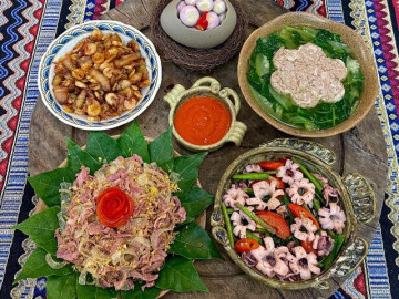 Mẹ đảm Quảng Ninh bận đến mấy vẫn vào bếp, nấu bữa nào con trai cũng khen "chuẩn cơm mẹ nấu"