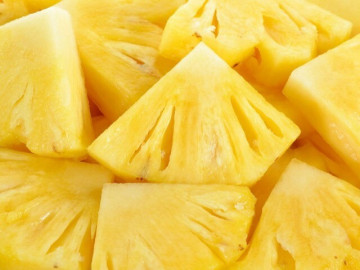 Bếp Eva - Không cần muối, dứa gọt xong cho vào ngâm cùng thứ này ăn vào hết rát lưỡi, còn ngọt hơn bình thường