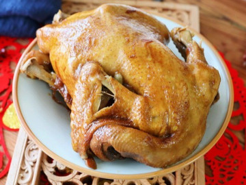 Cho cả con gà vào nồi cơm điện, 1 tiếng sau được món ngon cả nhà tưởng đặt mua ngoài hàng