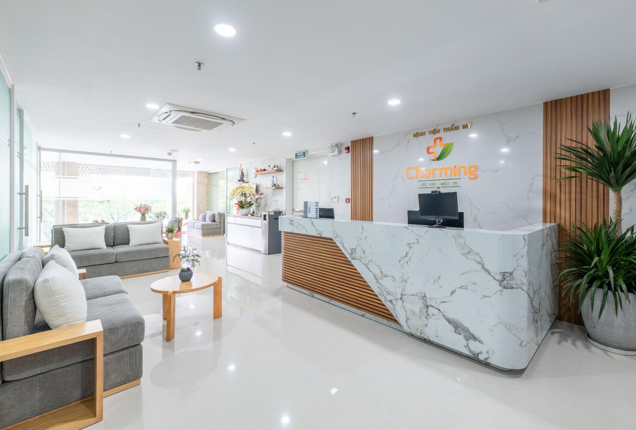 Không gian sảnh đón tiếp sang trọng và đẳng cấp của Bệnh viện Thẩm mỹ Charming. (Ảnh: Bệnh viện Thẩm mỹ Charming)