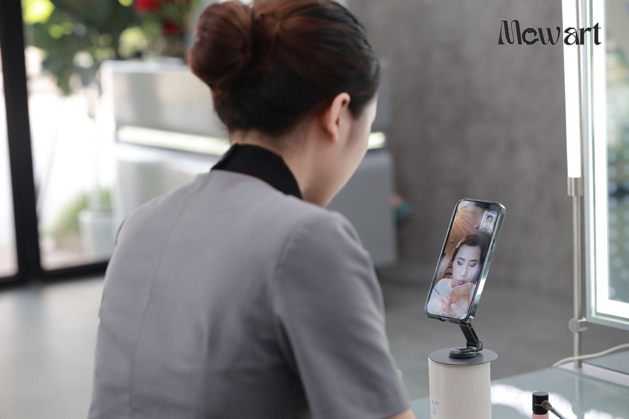 Khoá học makeup cá nhân online 1:1 tại Hiền Mew được nhiều học viên lựa chọn.