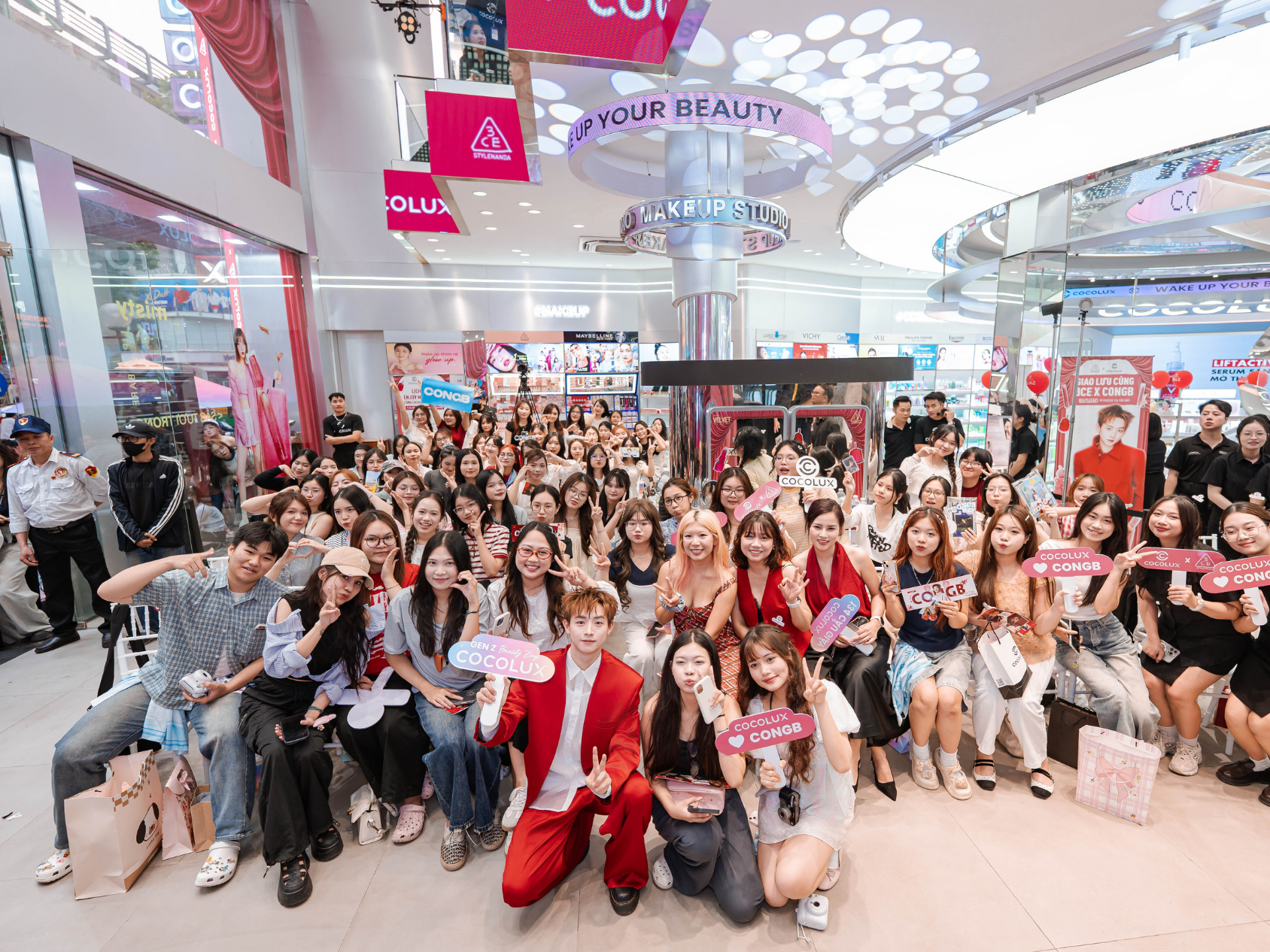 Flagship Cocolux chật kín khi CongB dự sự kiện Cocolux x 3CE - 2