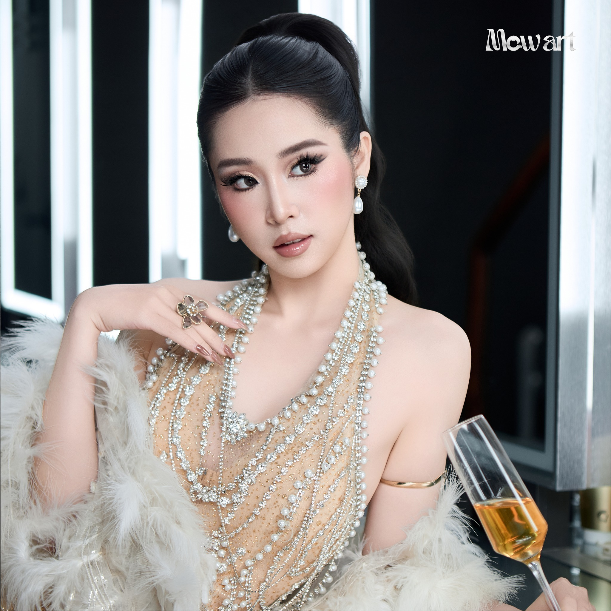 Trang điểm là một phần không thể thiếu với phái đẹp hiện đại.