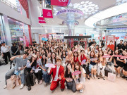 Flagship Cocolux chật kín khi CongB dự sự kiện Cocolux x 3CE