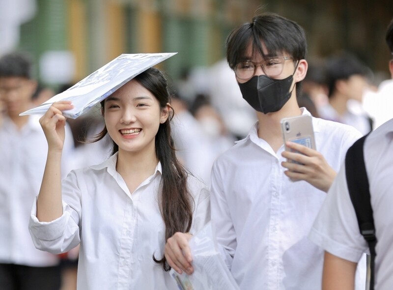 Kỳ thi tuyển sinh lớp 10 THPT tại Hà Nội năm học 2026-2027 đang bước vào giai đoạn nước rút. Ở thời điểm hiện tại, các trường đã công bố chỉ tiêu tuyển sinh, số lượng thí sinh đăng ký NV1 và tỷ lệ chọi trên hệ thống đăng ký dự thi lớp 10 trực tuyến của Sở GD&ĐT Hà Nội.