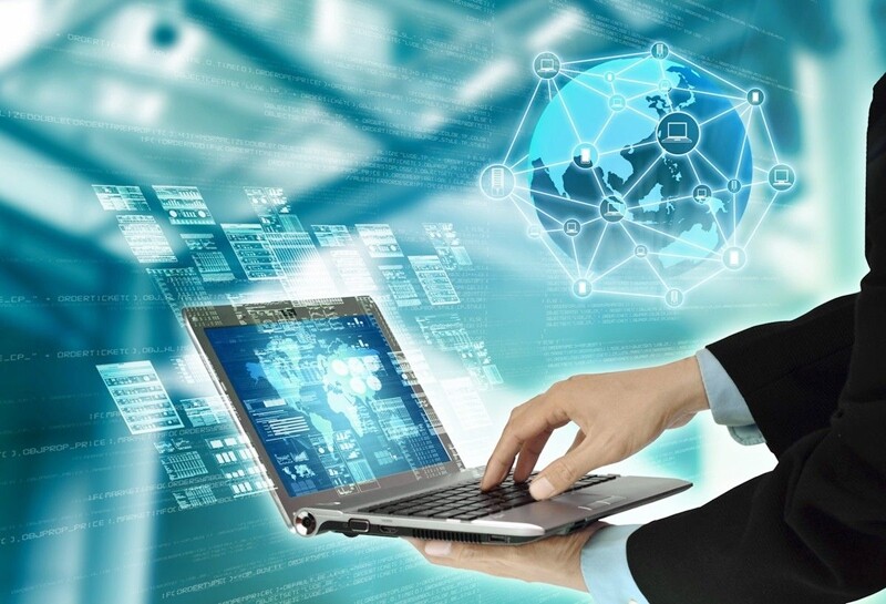 Lập trình viên là một nghề hấp dẫn với thu nhập cao, tuy nhiên, nếu nhân sự chỉ dừng lại ở các công việc thuộc cấp cơ bản, AI hoàn toàn có thể thay thế. AI có khả năng viết mã cơ bản, sửa lỗi và kiểm thử phần mềm, như một lập trình viên cấp thấp.