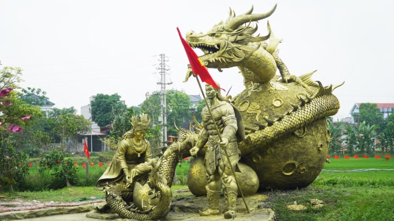 Nhưng điều khiến “Cội Nguồn” trở nên đặc biệt không chỉ nằm ở kích thước đồ sộ, mà nằm ở phần linh hồn được gửi gắm trong từng đường nét điêu khắc. Với anh Quân, “Cội Nguồn” không đơn thuần là một tác phẩm nghệ thuật bằng bê tông, sắt thép. Đó là lời tri ân gửi tới cha ông.