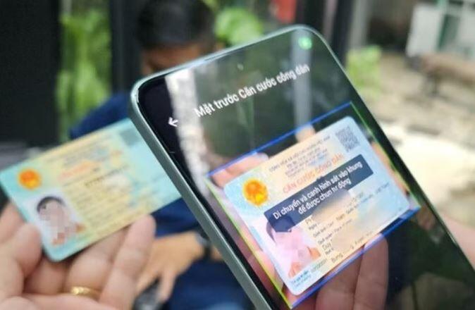 Ngoài nhóm khách hàng gốc Việt chưa rõ quốc tịch, các nhóm khách hàng còn lại đều có thể xác thực thông tin thuê bao trực tuyến.