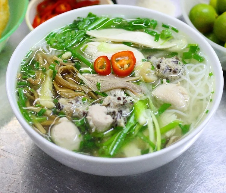 Bún mọc gà rất đáng để thưởng thức