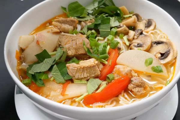 Món bún sườn nấm thơm ngon