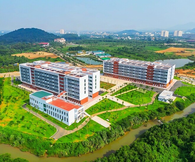Khuôn viên rộng lớn của Đại học Quốc gia Hà Nội