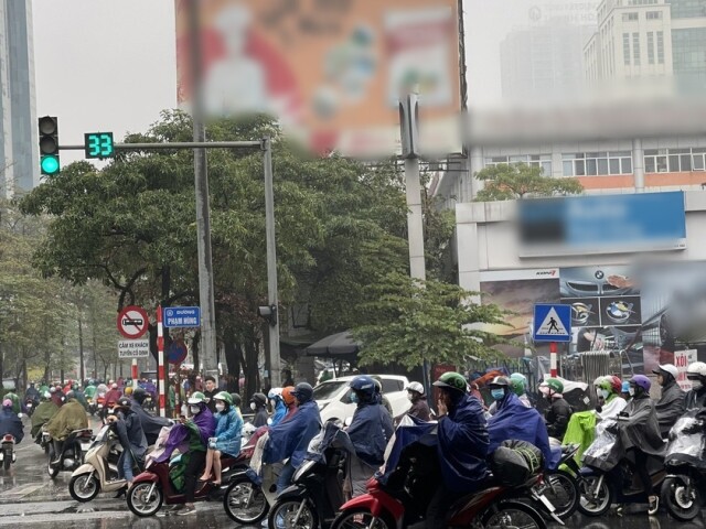 Do ảnh hưởng của không khí lạnh, thời tiết Hà Nội dịu mát. Ảnh: T.H