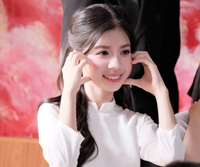 Nguyễn Thị Thu, học sinh Trường THPT Gia Lộc (TP Hải Phòng) vừa giành điểm SAT tuyệt đối 1600/1600
