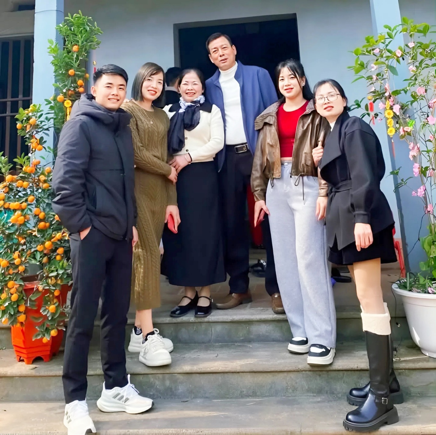 Bao năm nay, các chị em trong nhà vẫn luôn được mẹ yêu thương chăm sóc như thuở còn thơ bé