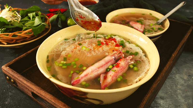 Món bún hải sản tươi đậm đà hương vị