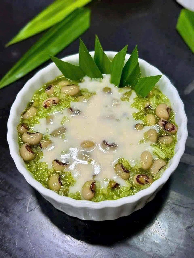 Lá dứa thường dùng để nấu chè, gói bánh, hấp món ăn để tạo hương thơm cho món ăn thêm phần hấp dẫn