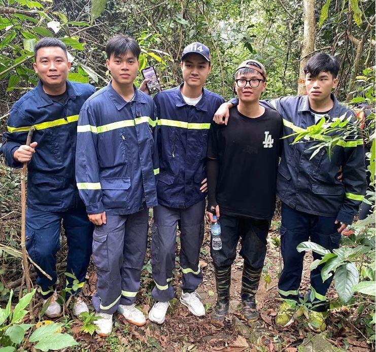 Lực lượng chức năng đã tìm thấy Tuấn Anh vào sáng nay, 21/4. Ảnh: TPO.