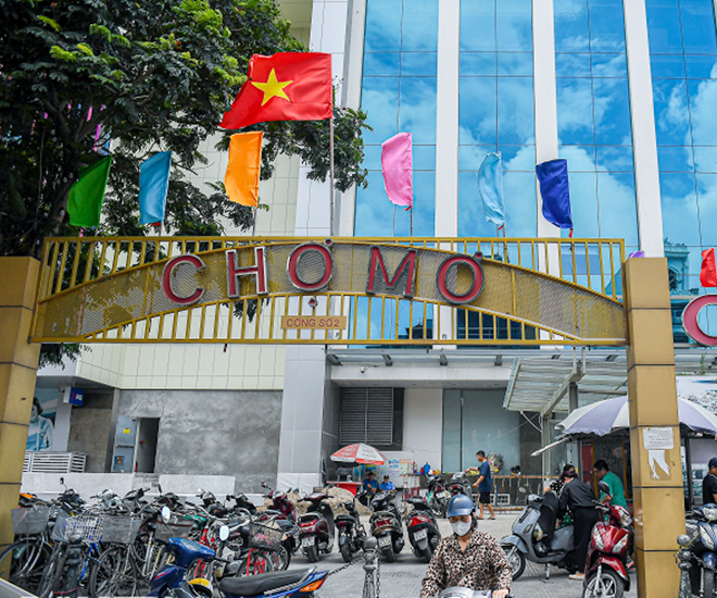Chợ Mơ là khu chợ lâu đời ở Hà Nội với đủ mọi mặt hàng phục vụ người dân