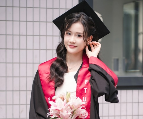 Nguyễn Khánh Huyền tốt nghiệp xuất sắc ngành Kinh tế đối ngoại - Trường Đại học Ngoại thương