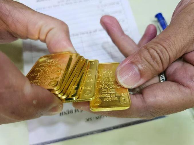 Giá vàng miếng SJC về quanh mốc 168 triệu đồng/lượng.