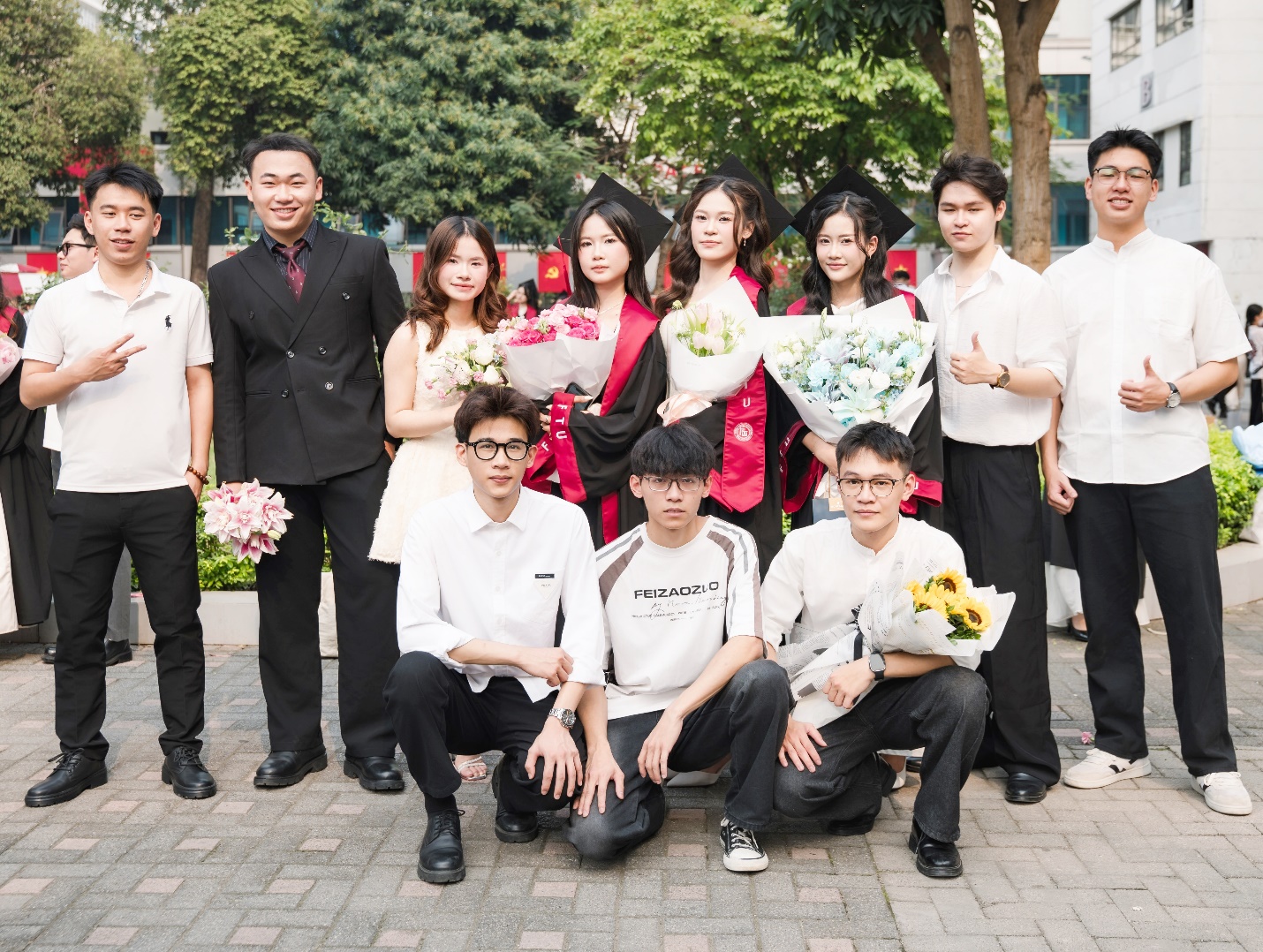 Bên cạnh Khánh Huyền luôn có những người đồng hành tuyệt vời