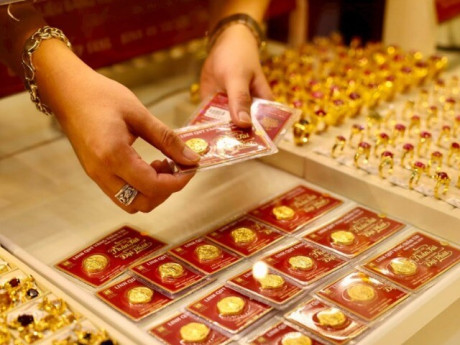 Vì sao giá vàng bạc ở Việt Nam đắt hơn thế giới?