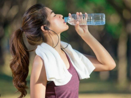 Nắng nóng, 6 việc người Việt nên làm để phòng ngừa nguy cơ suy thận và bệnh lý đường tiết niệu