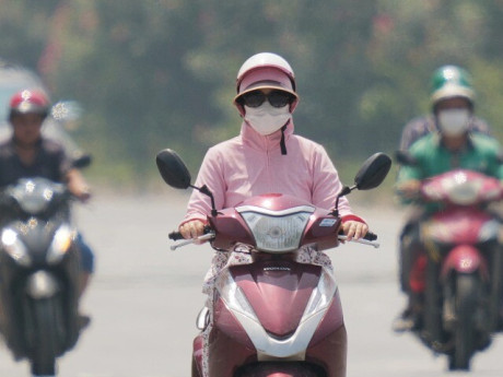 Nắng nóng 41 độ ngay đầu mùa là hiện tượng ít gặp trong 10 năm trở lại đây