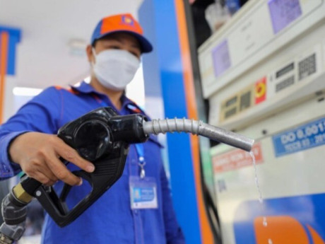 Giá xăng dầu hôm nay 19/4: Tiếp tục suy giảm