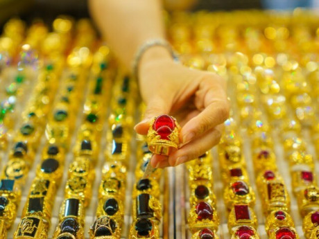 Giá vàng hôm nay 22/4: Lao dốc không phanh, giảm hơn 100 USD/ounce