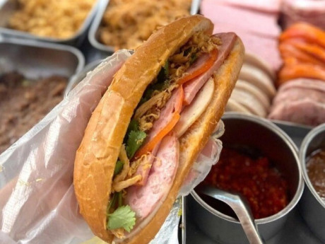 Quảng Trị: Hàng chục người nhập viện sau khi ăn bánh mì