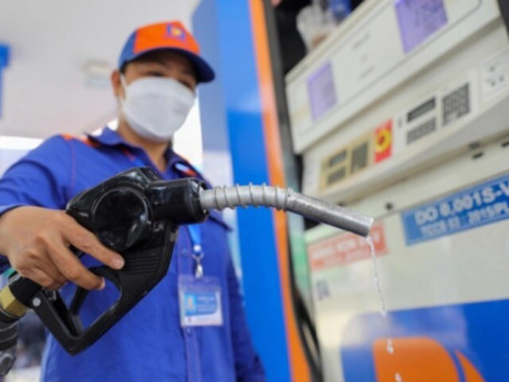 Giá xăng dầu hôm nay 19/5: Tăng, giảm trái chiều