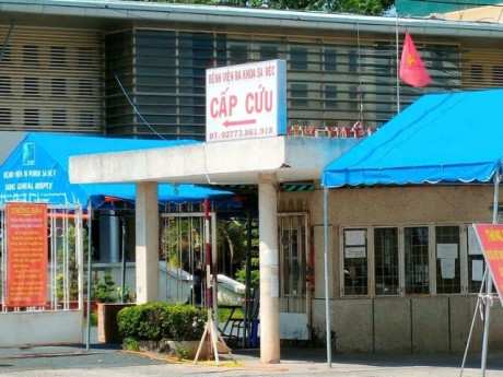 Vụ nghi ngộ độc sau bữa trưa ở trường học: Số nạn nhân tăng lên 56 em, có 2 ca nặng