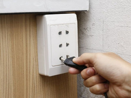 Dùng ổ cắm điện mùa nắng nóng: Đọc ngay 10 điều này kẻo rước họa