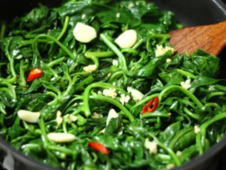 Loại rau mùa hè quen thuộc bán đầy chợ, ăn đúng cách rất tốt nhưng nhiều người Việt đang dùng sai
