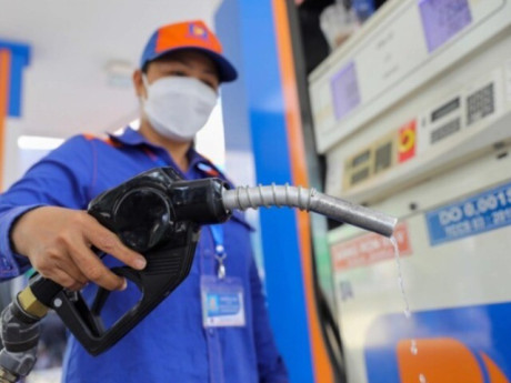 Giá xăng dầu hôm nay 16/6: Tiếp đà giảm