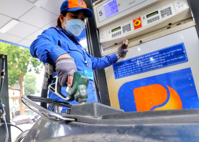 Giá xăng Việt Nam thấp hơn nhiều nước trong khu vực nhờ sự điều hành linh hoạt