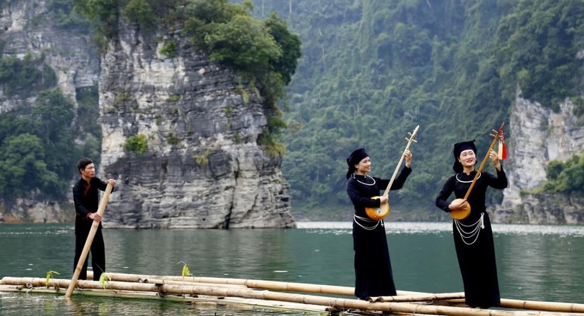 Cách Hà Nội không xa có một nơi như “Vịnh Hạ Long trên núi”, đẹp tựa chốn thần tiên khiến ai cũng mê mẩn 17 Đậm đà bản sắc dân tộc